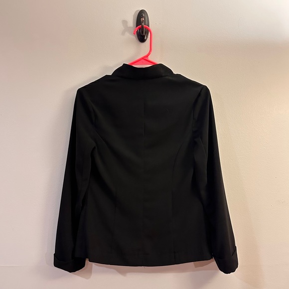 Black Structured Light Jacket - Picture 2 of 3